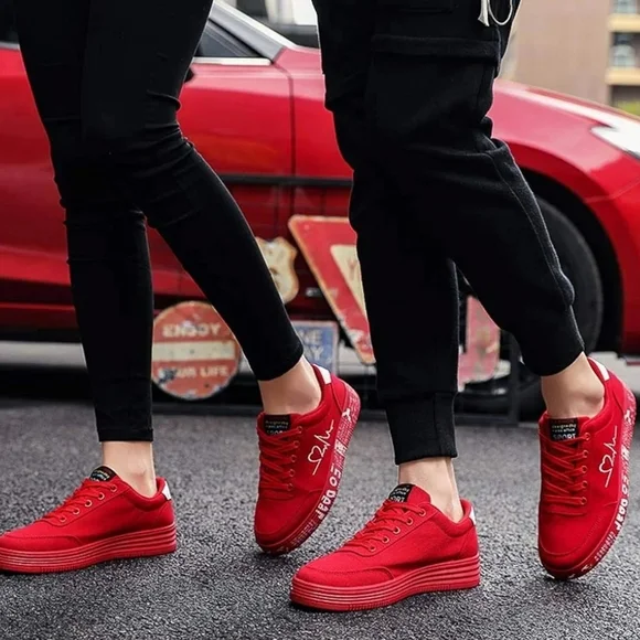 SHEIN Red Graphic Men's Sneakers - Picture 3 of 6